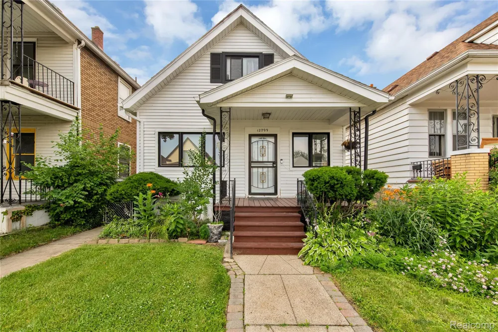 12099 Klinger Street Hamtramck City, MI 48212
