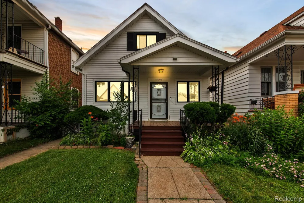 12099 Klinger Street Hamtramck City, MI 48212