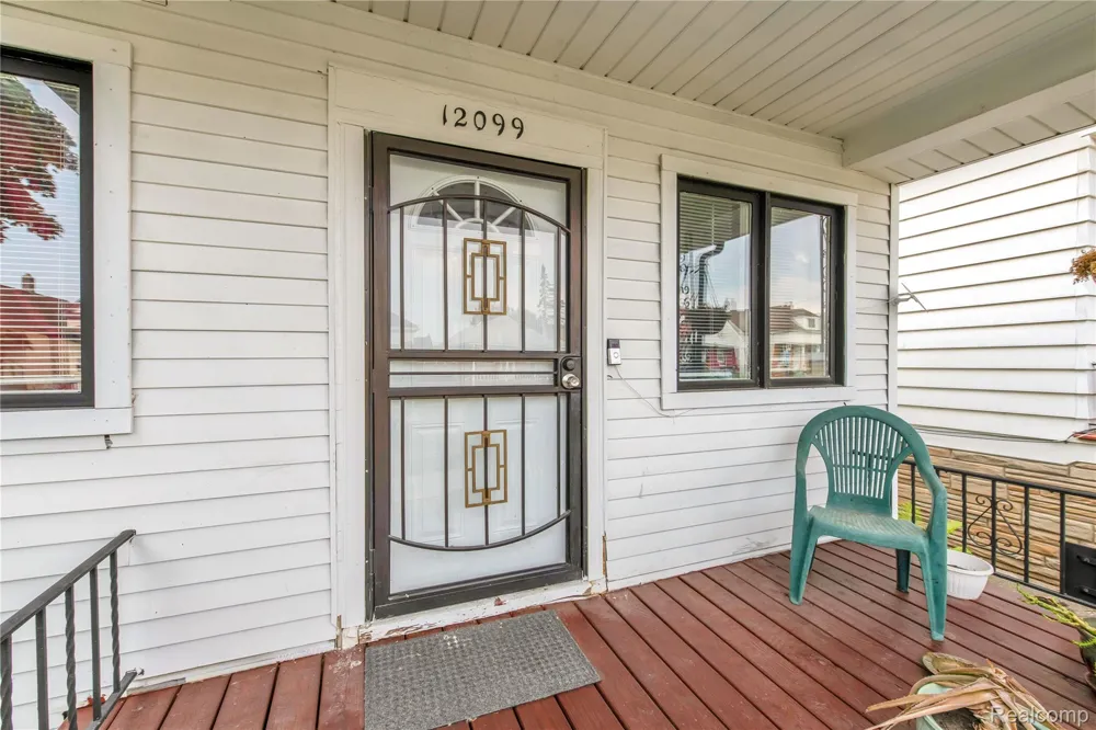 12099 Klinger Street Hamtramck City, MI 48212