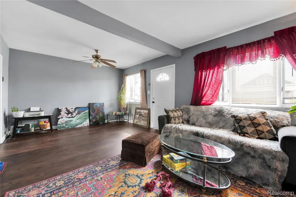 12099 Klinger Street Hamtramck City, MI 48212