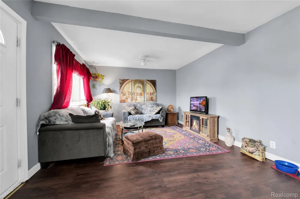 12099 Klinger Street Hamtramck City, MI 48212