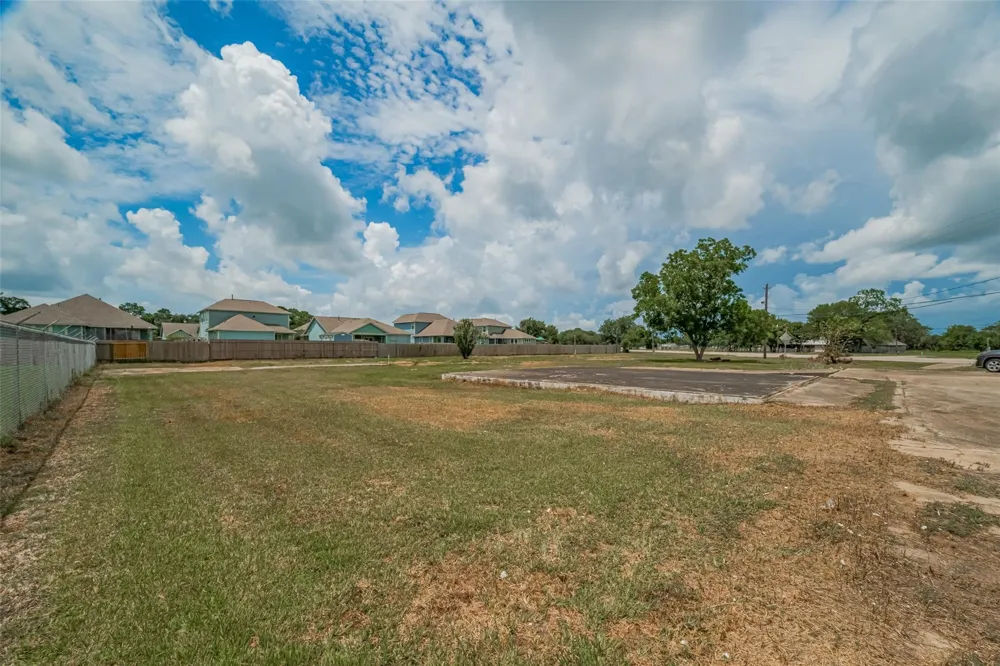 13449 Fm 1764 Road Santa Fe, TX 77510