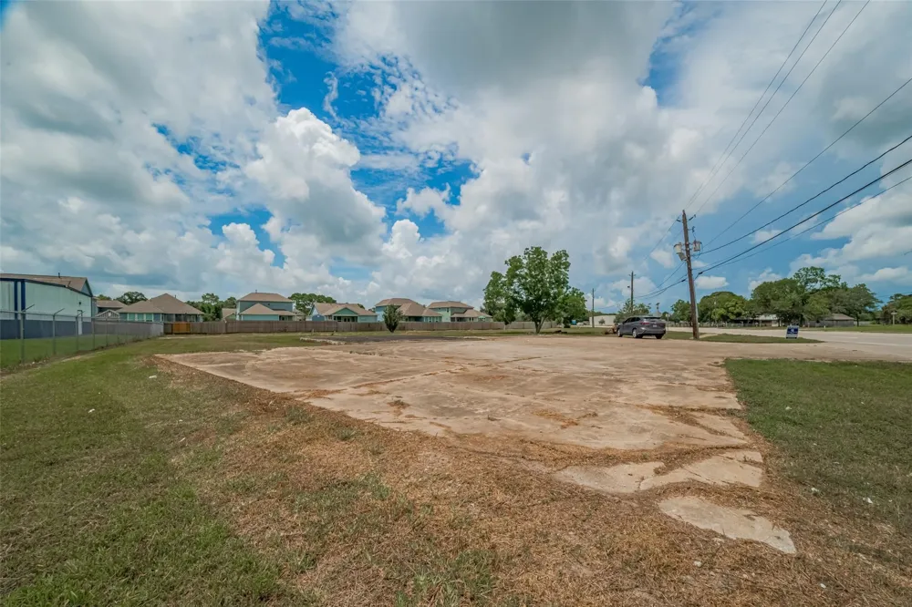 13449 Fm 1764 Road Santa Fe, TX 77510