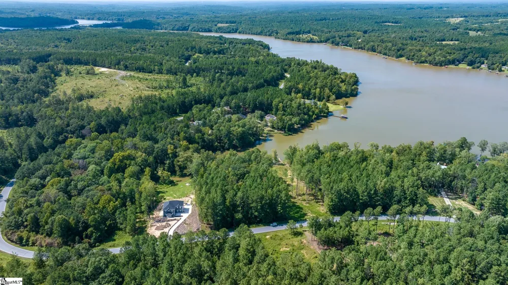 930 Eagles Harbor Drive Hodges, SC 29653