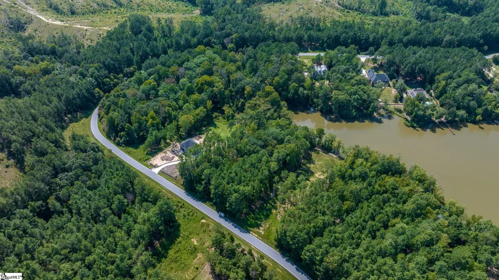 930 Eagles Harbor Drive Hodges, SC 29653