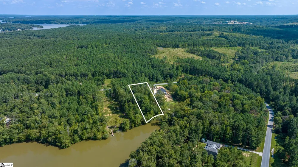 930 Eagles Harbor Drive Hodges, SC 29653