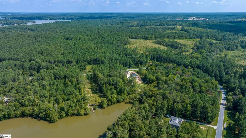 930 Eagles Harbor Drive Hodges, SC 29653