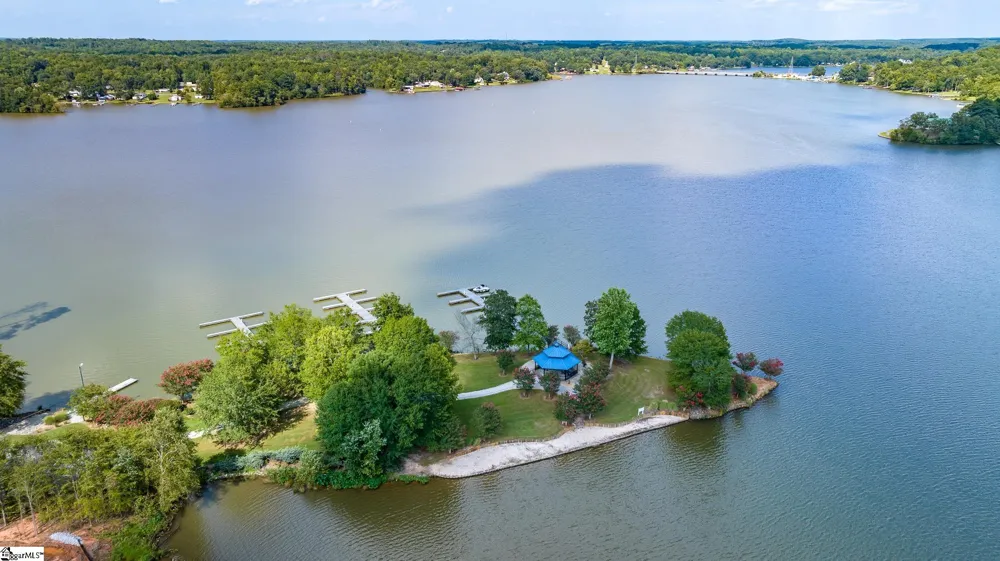 930 Eagles Harbor Drive Hodges, SC 29653