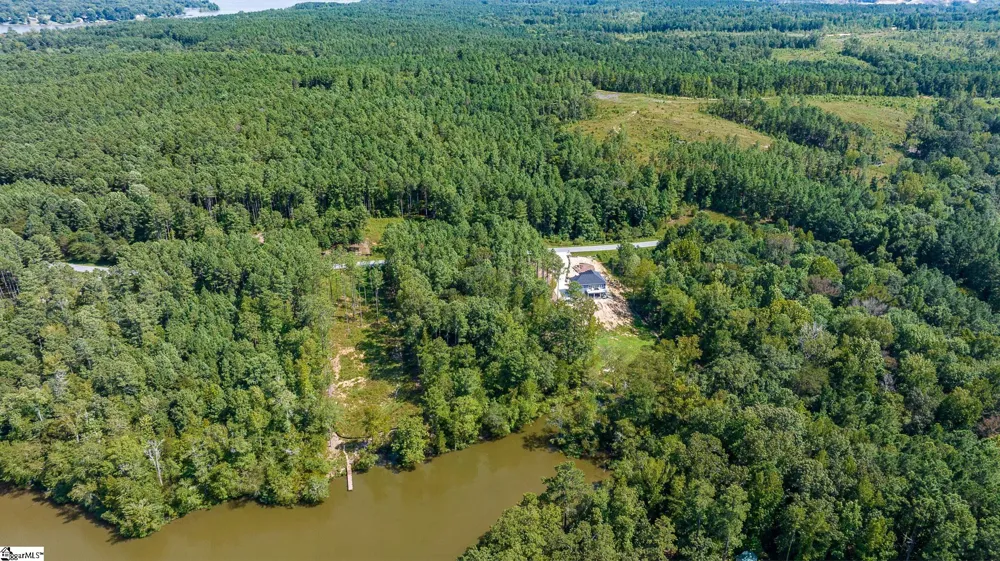 930 Eagles Harbor Drive Hodges, SC 29653