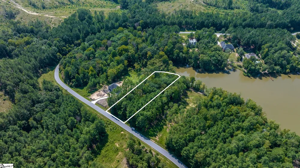930 Eagles Harbor Drive Hodges, SC 29653