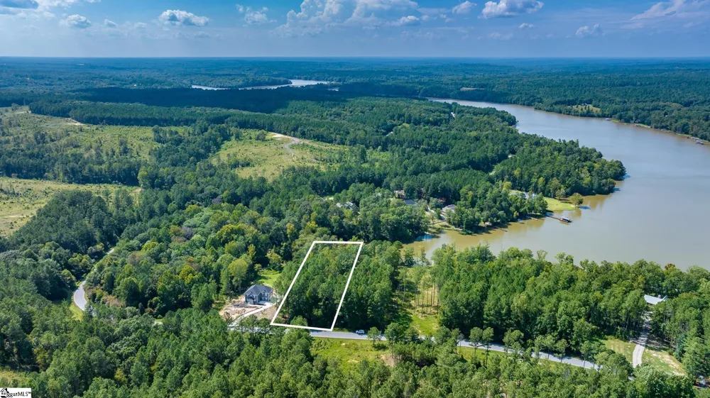 930 Eagles Harbor Drive Hodges, SC 29653