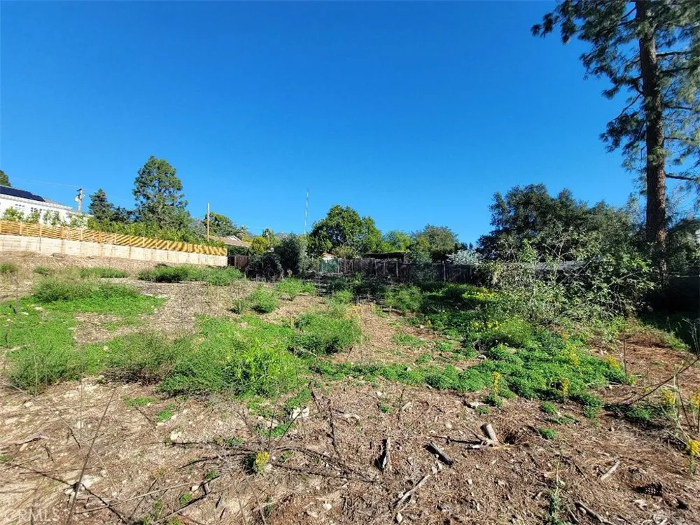 2442 Cross Street La Crescenta, CA 91214