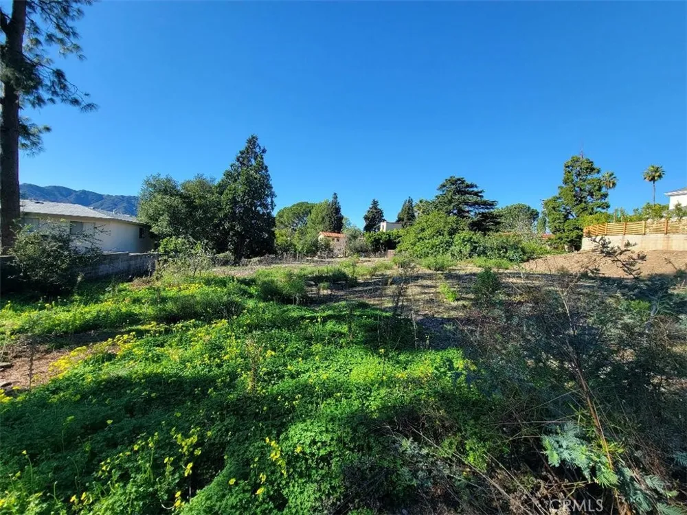 2442 Cross Street La Crescenta, CA 91214