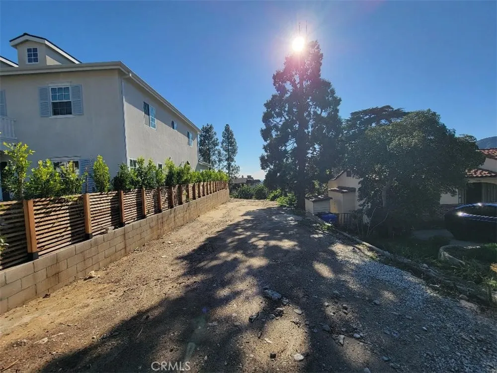 2442 Cross Street La Crescenta, CA 91214