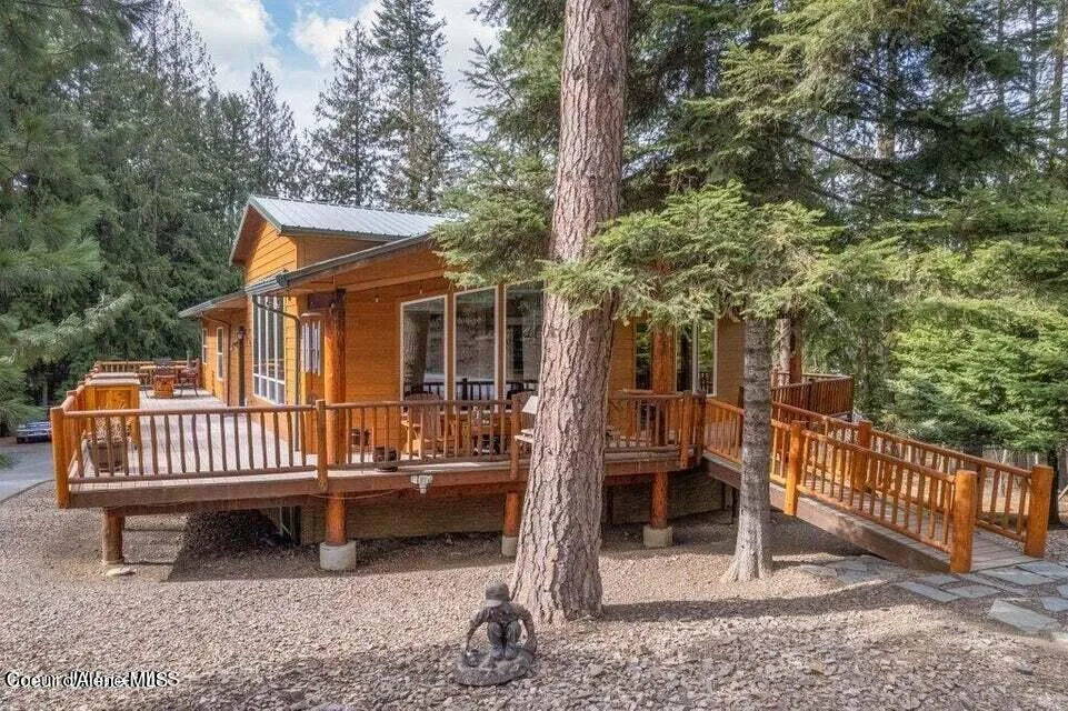 2017 Peninsula Road Hope, ID 83836
