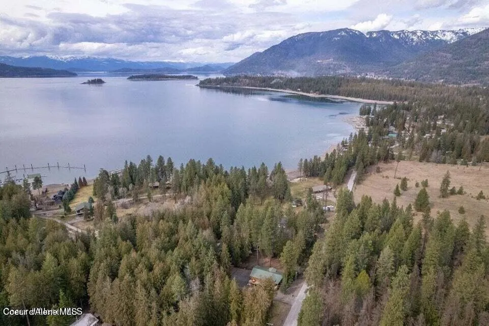 2017 Peninsula Road Hope, ID 83836