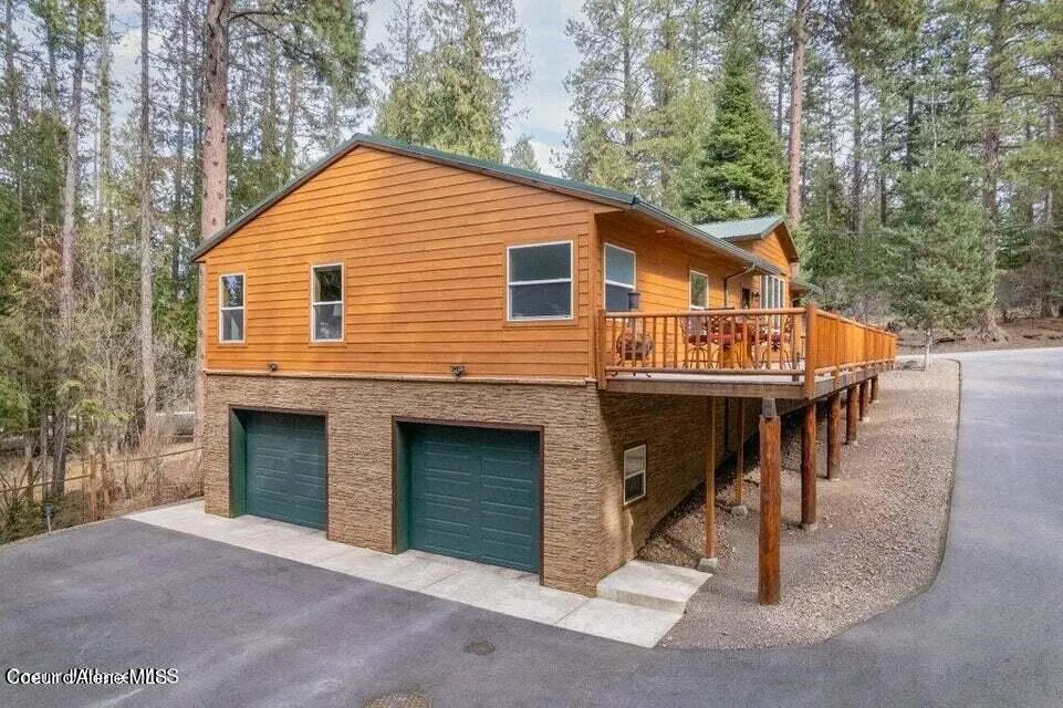 2017 Peninsula Road Hope, ID 83836
