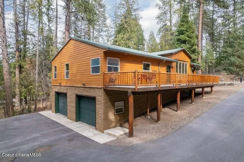 2017 Peninsula Road Hope, ID 83836
