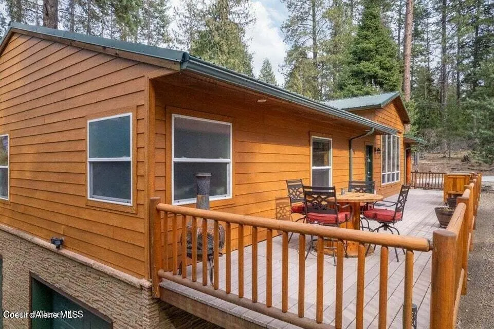 2017 Peninsula Road Hope, ID 83836