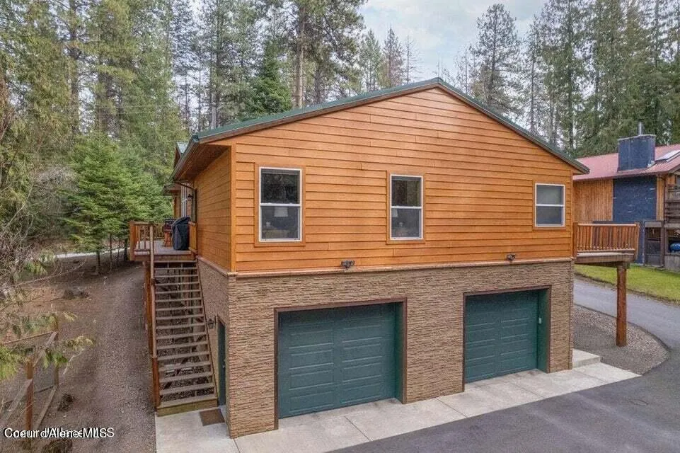 2017 Peninsula Road Hope, ID 83836
