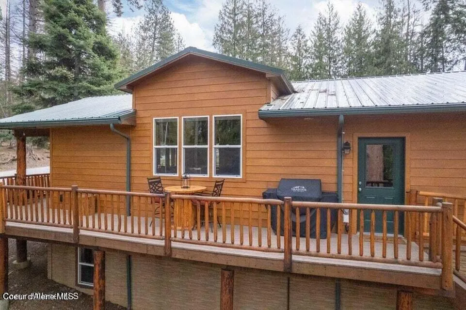 2017 Peninsula Road Hope, ID 83836