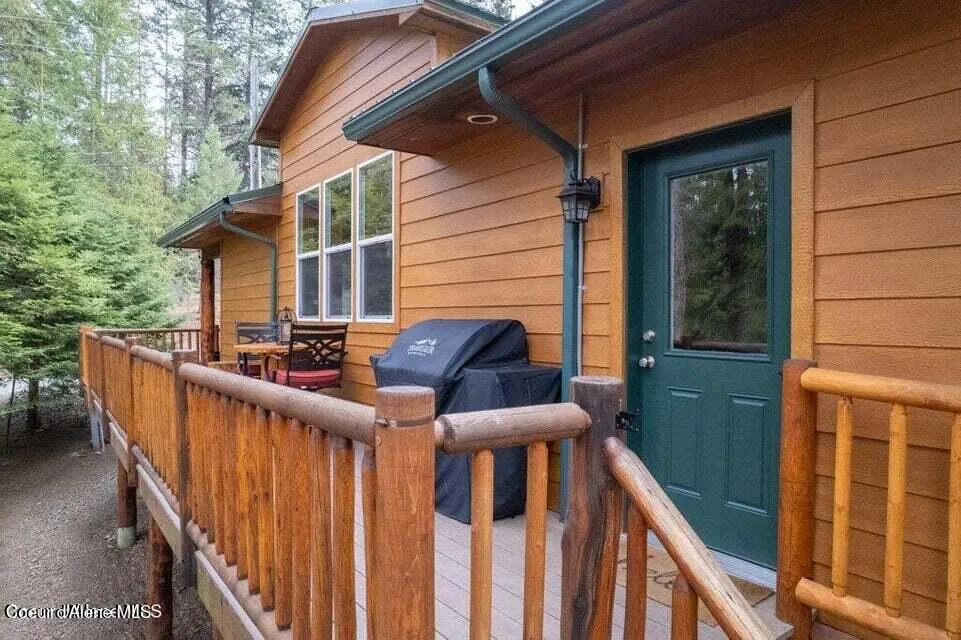 2017 Peninsula Road Hope, ID 83836