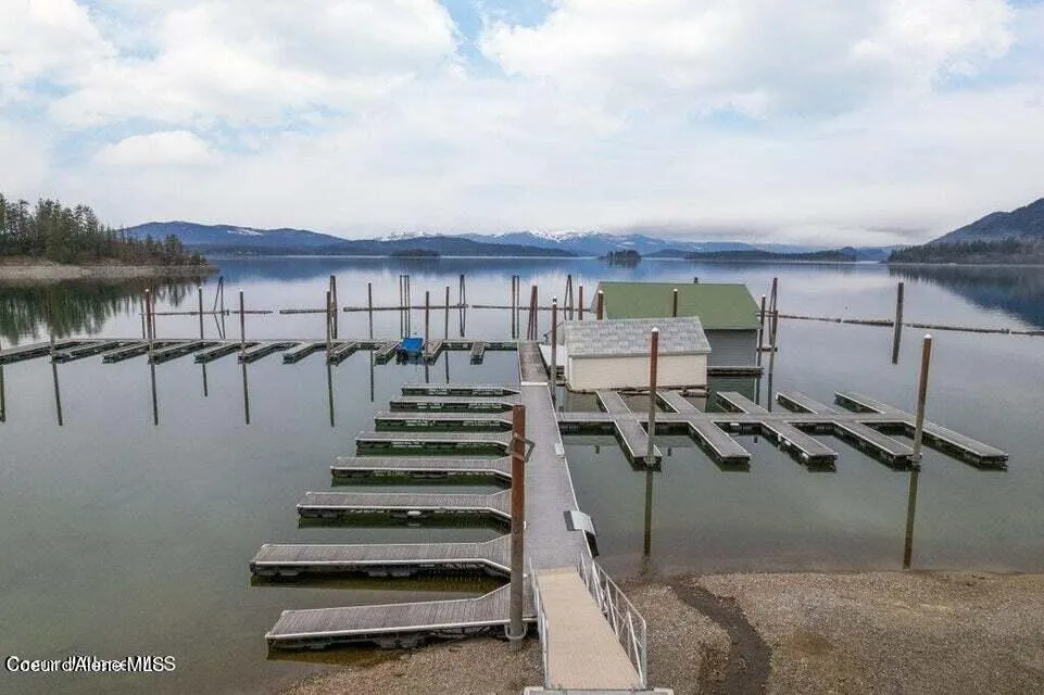 2017 Peninsula Road Hope, ID 83836