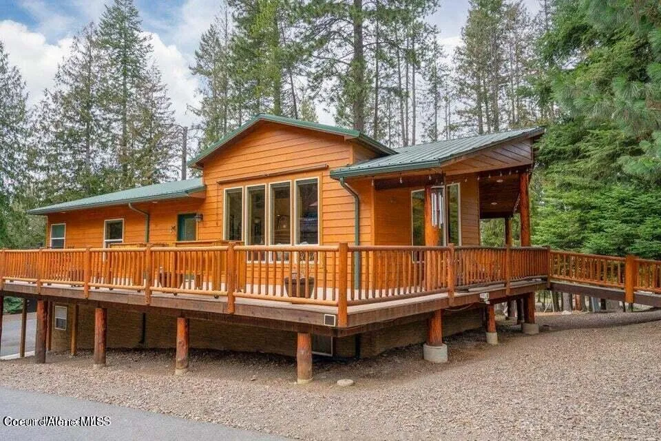 2017 Peninsula Road Hope, ID 83836