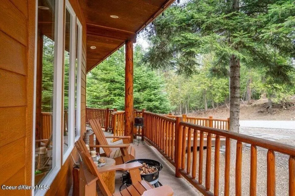 2017 Peninsula Road Hope, ID 83836