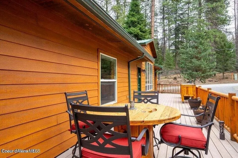 2017 Peninsula Road Hope, ID 83836