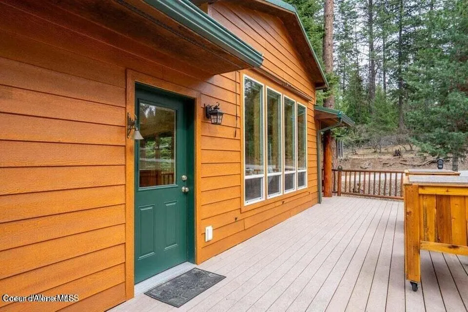 2017 Peninsula Road Hope, ID 83836