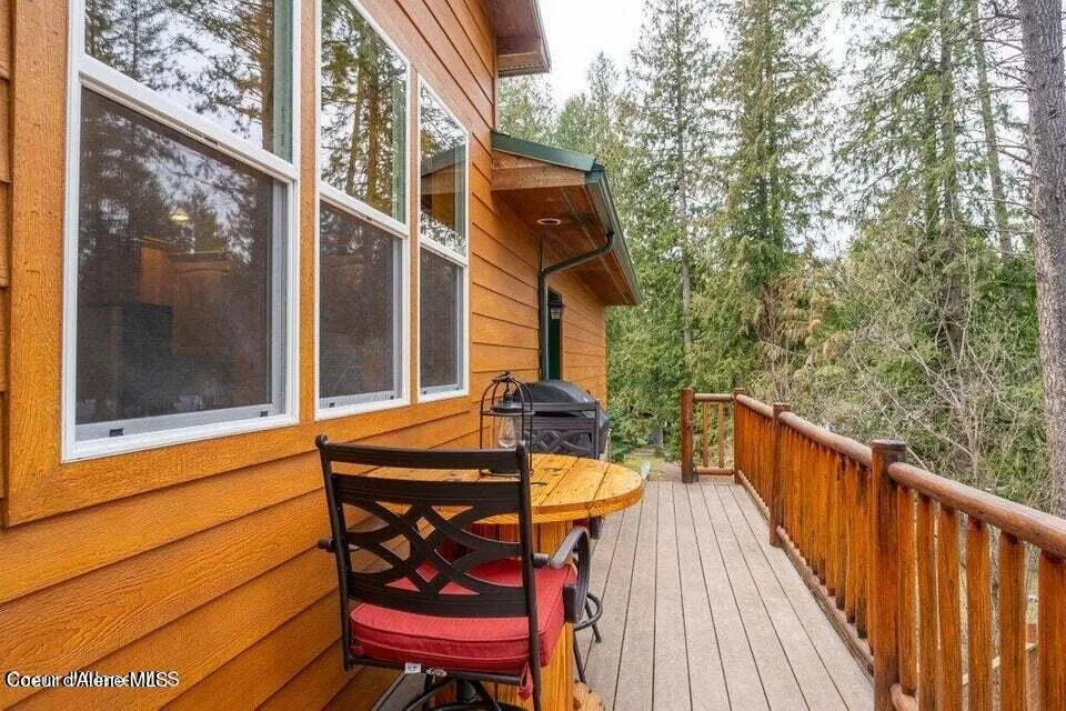 2017 Peninsula Road Hope, ID 83836