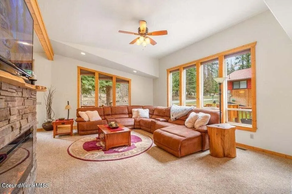 2017 Peninsula Road Hope, ID 83836