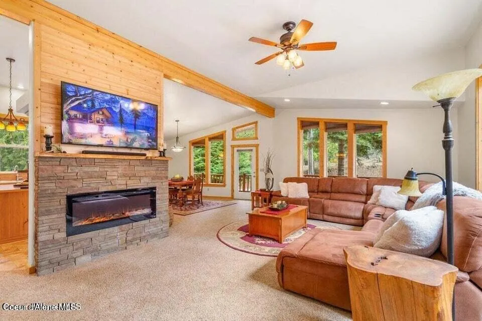 2017 Peninsula Road Hope, ID 83836