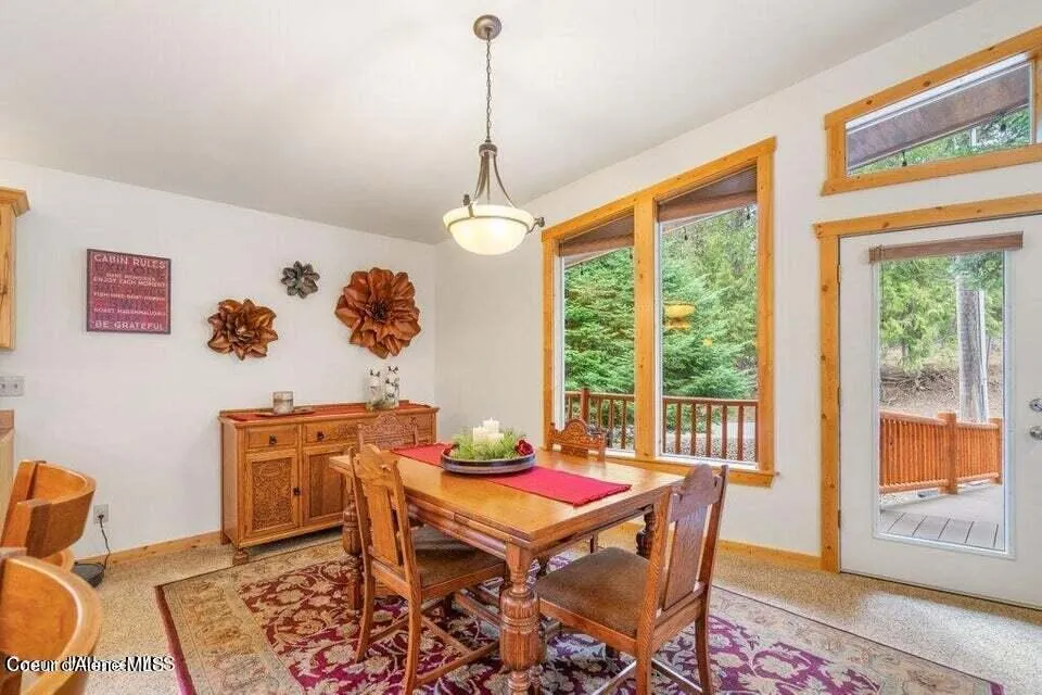 2017 Peninsula Road Hope, ID 83836