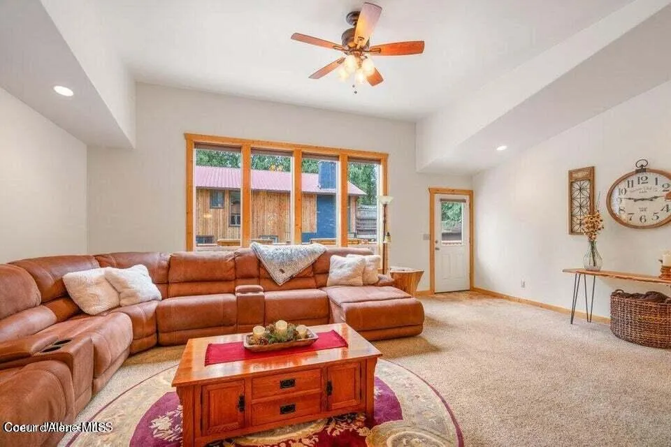 2017 Peninsula Road Hope, ID 83836