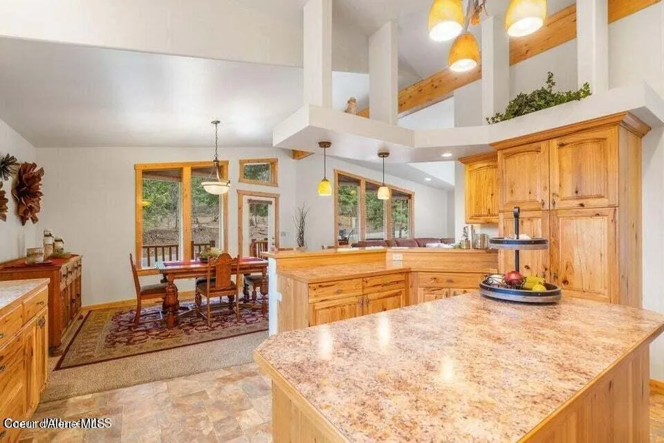 2017 Peninsula Road Hope, ID 83836