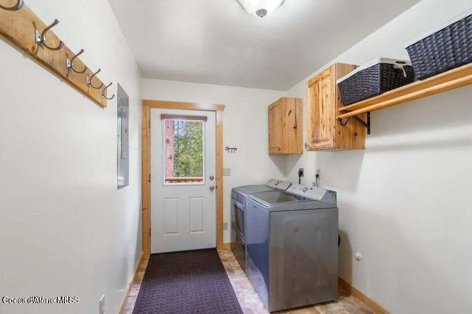 2017 Peninsula Road Hope, ID 83836