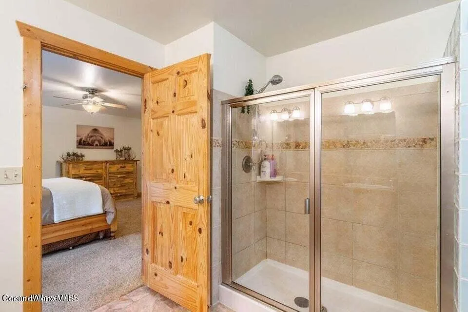 2017 Peninsula Road Hope, ID 83836