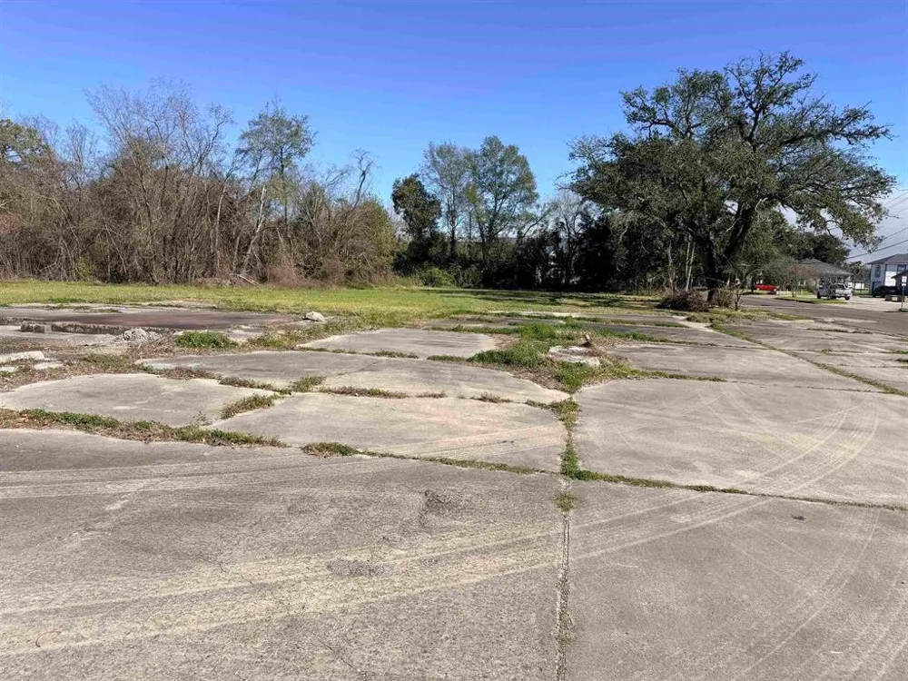 1606 W Park Avenue Orange, TX 77630