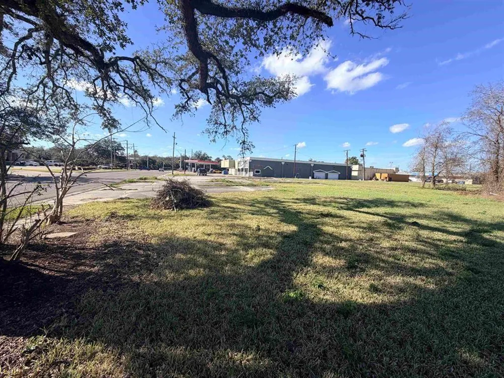 1606 W Park Avenue Orange, TX 77630