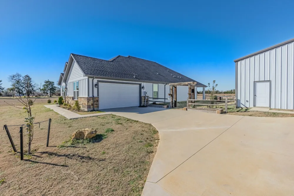 4280 County Road 3220 Lone Oak, TX 75453