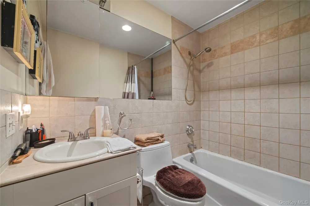 1600 Parkview Avenue #7C Bronx, NY 10461