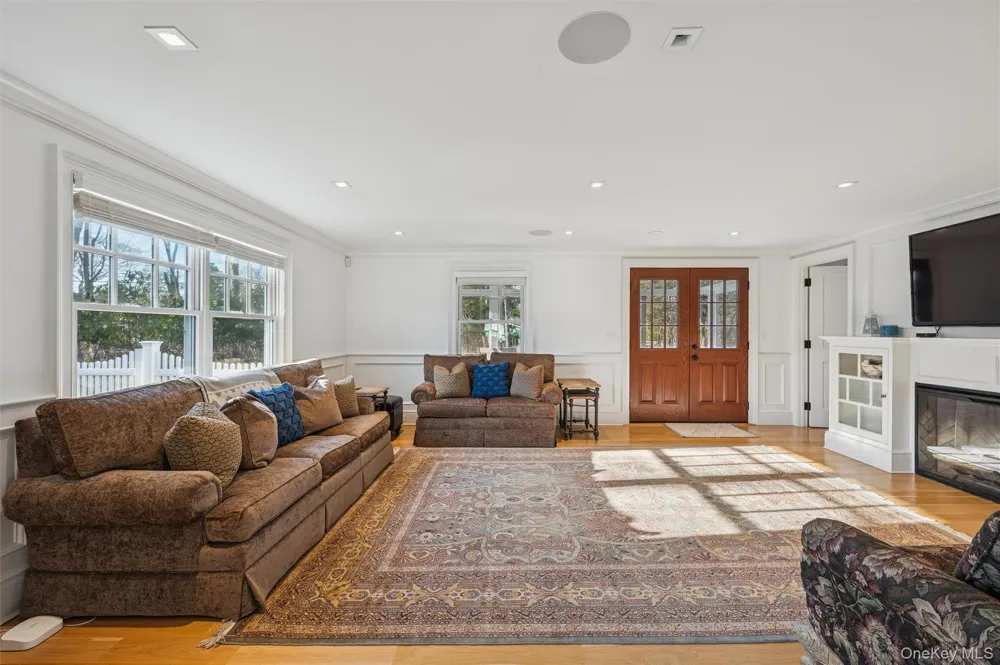 30 Club Lane Remsenburg, NY 11960
