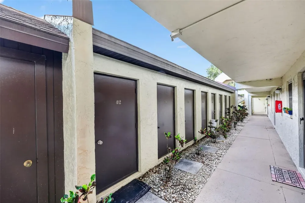 1100 E BAY DRIVE #43 Largo, FL 33770