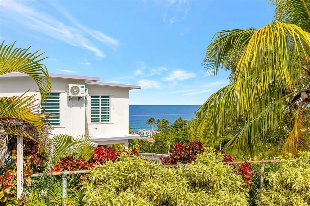 COZY CASITAS-PUNTAS- CALLE VISTA DEL MAR Rincon, PR 00677