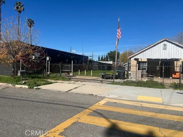165 E O Colton, CA 92324