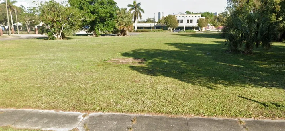 2717 PASTOR JAMES A BING WAY Fort Myers, FL 33916