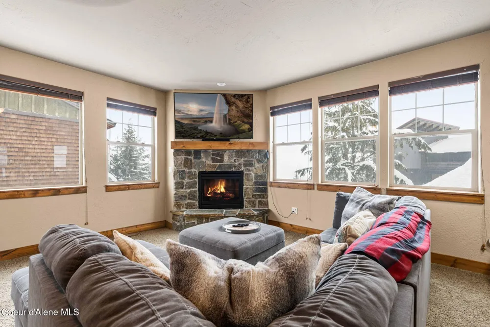 80 Whiplash Circle Sandpoint, ID 83864