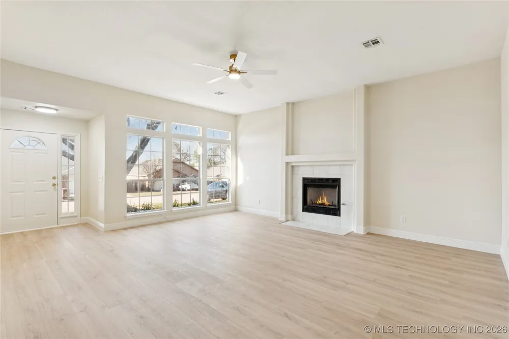 11229 S Nandina Avenue